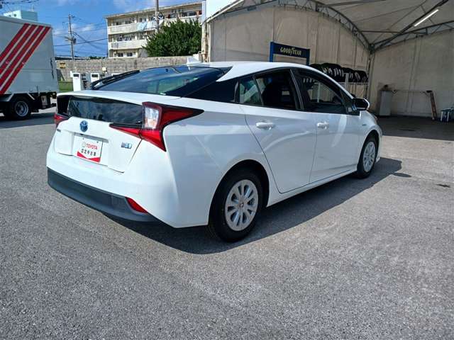 トヨタ プリウス