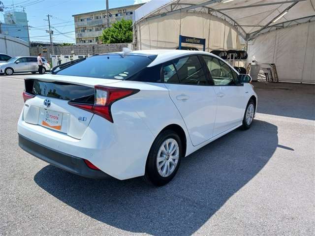 トヨタ プリウス
