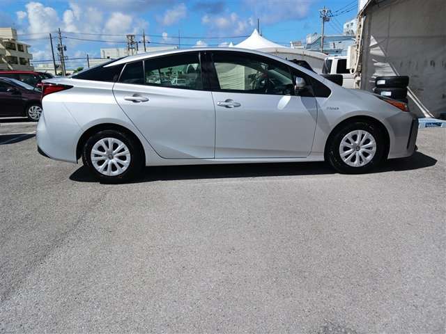 トヨタ プリウス