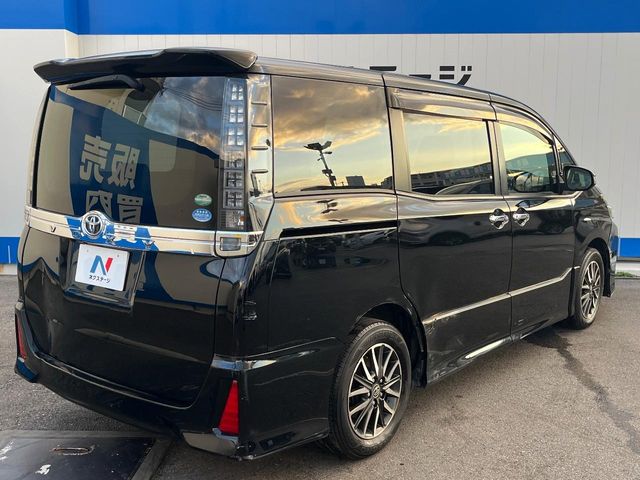 トヨタ ヴォクシー