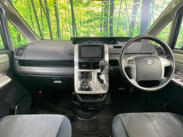 トヨタ ヴォクシー