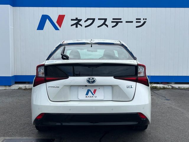 トヨタ プリウス