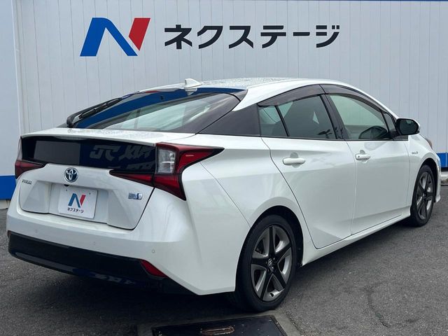 トヨタ プリウス