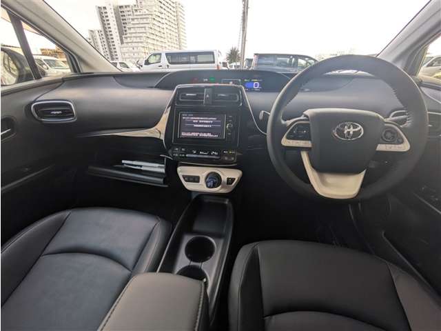 トヨタ プリウス