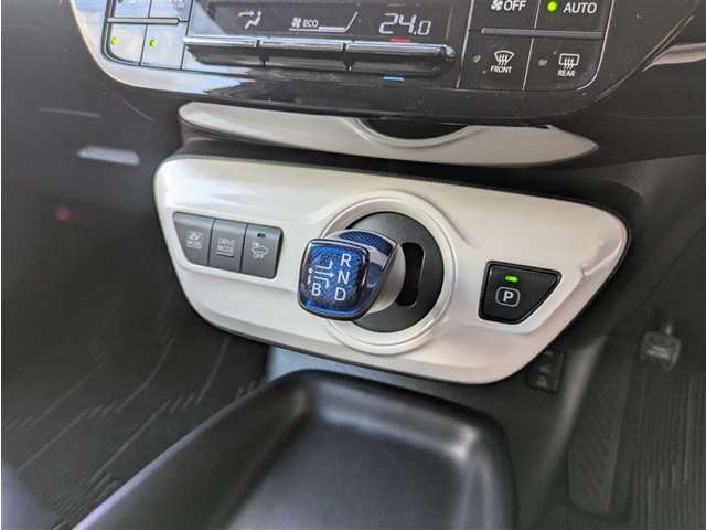 トヨタ プリウス