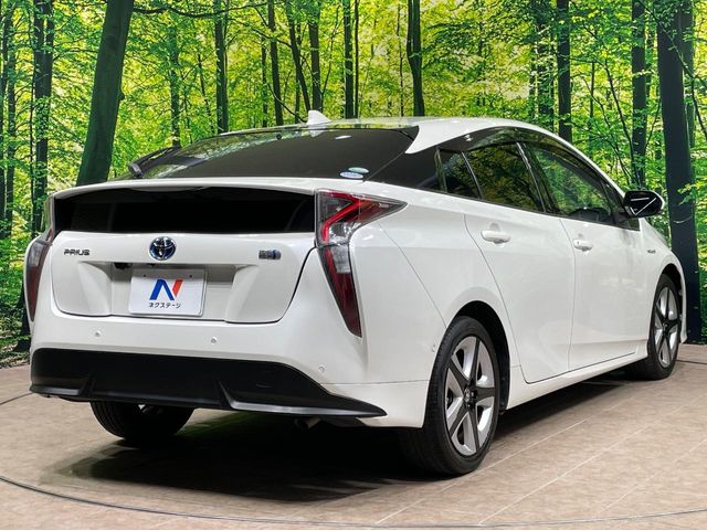 トヨタ プリウス