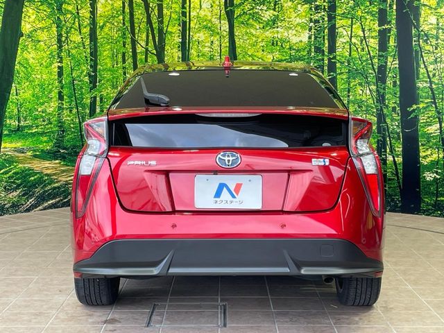 トヨタ プリウス