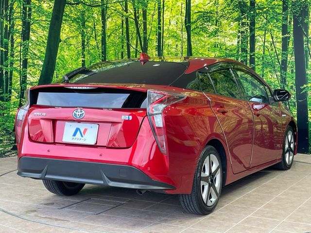 トヨタ プリウス