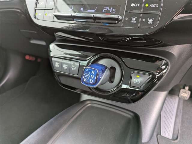 トヨタ プリウス