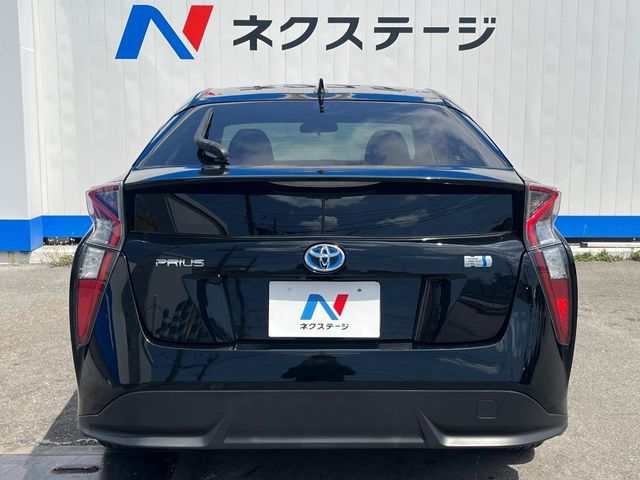 トヨタ プリウス