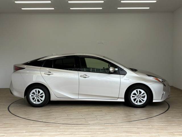 トヨタ プリウス