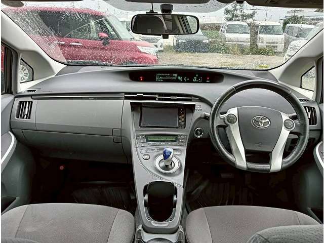 トヨタ プリウス