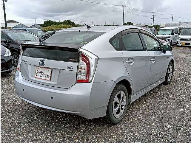 トヨタ プリウス