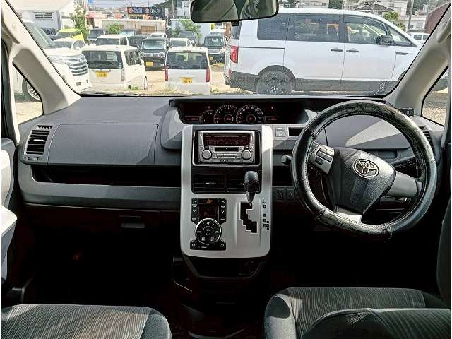 トヨタ ヴォクシー