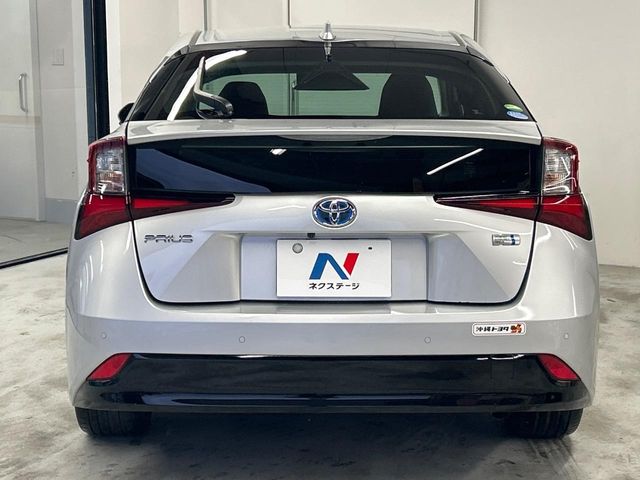 トヨタ プリウス
