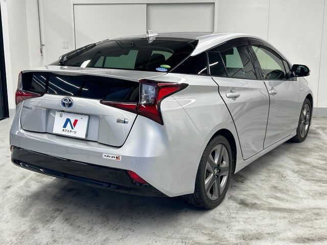 トヨタ プリウス