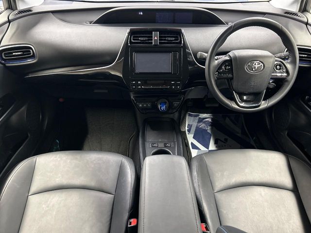 トヨタ プリウス