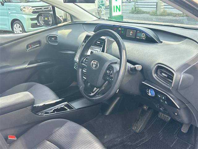 トヨタ プリウス