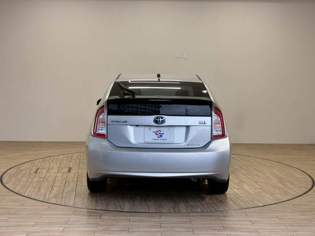 トヨタ プリウス