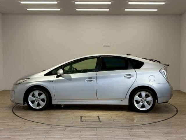 トヨタ プリウス