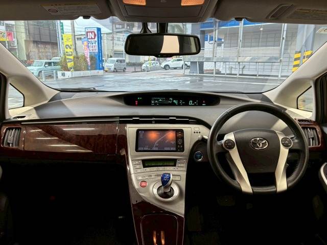トヨタ プリウス