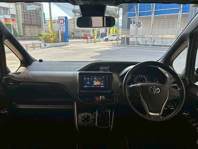 トヨタ ヴォクシー