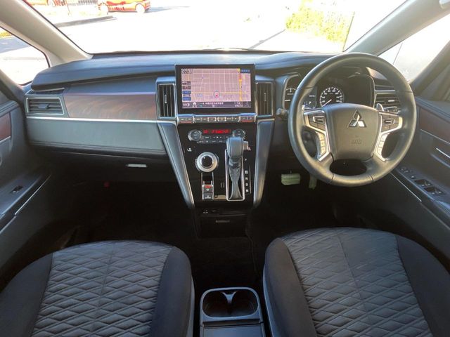 三菱 デリカD：5