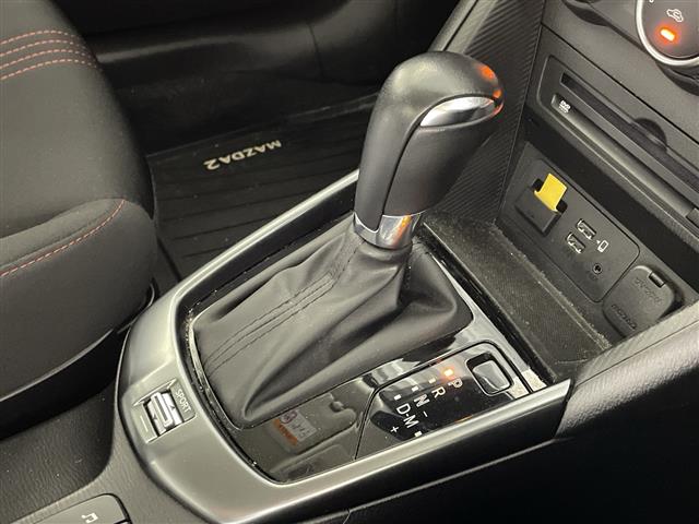 マツダ MAZDA2