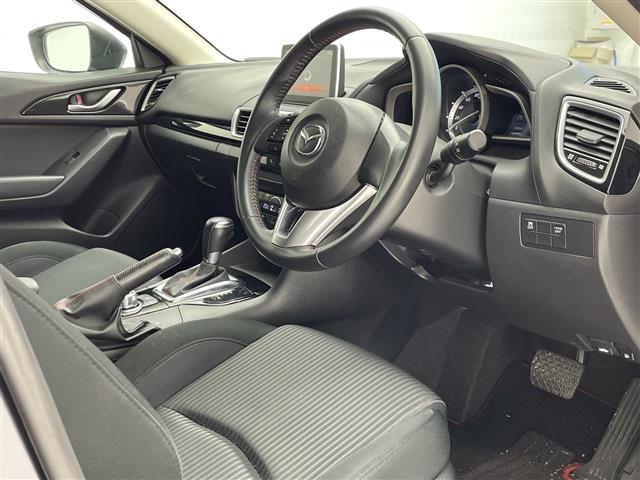 マツダ アクセラ