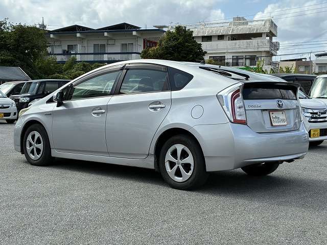 トヨタ プリウス