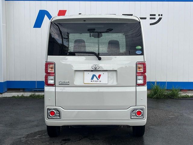 トヨタ ピクシスメガ