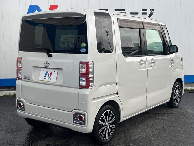 トヨタ ピクシスメガ