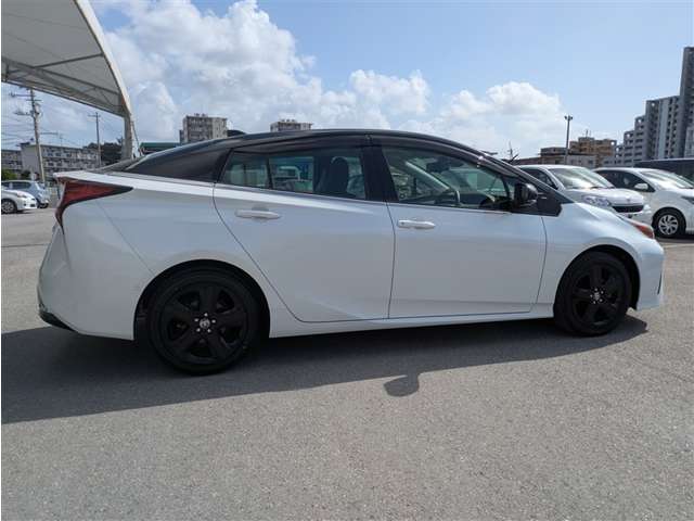 トヨタ プリウス