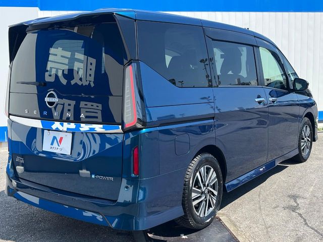 日産 セレナ 1.4 e-POWER ハイウェイスターV・2023(R5)年式