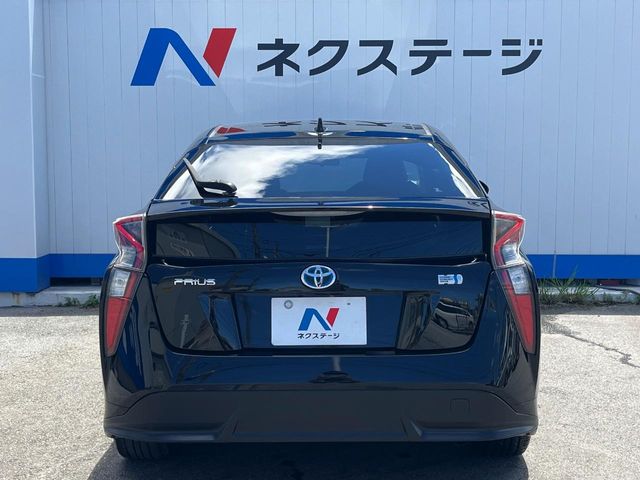 トヨタ プリウス