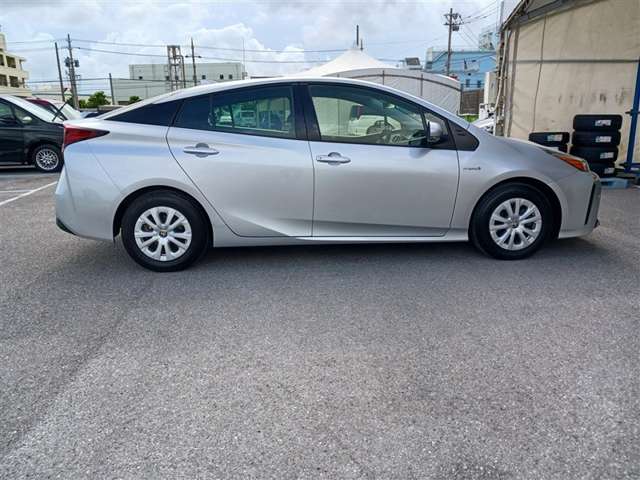 トヨタ プリウス