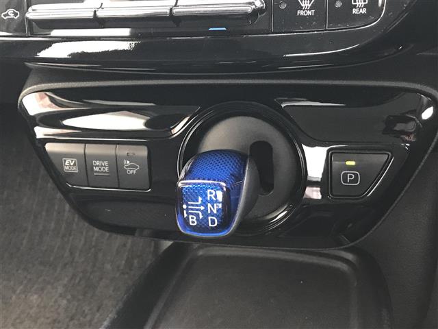 トヨタ プリウス