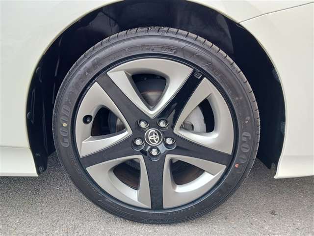 トヨタ プリウス