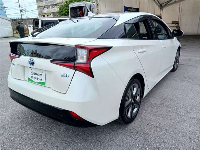 トヨタ プリウス