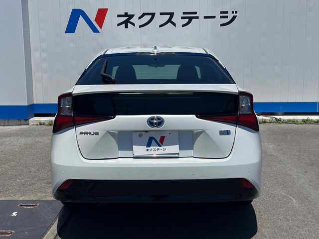 トヨタ プリウス