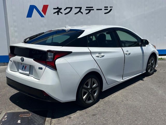 トヨタ プリウス