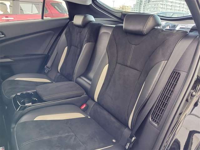 トヨタ プリウスPHV