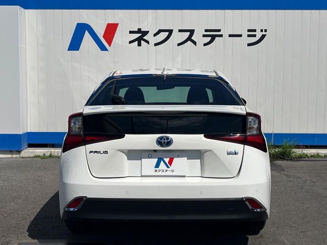 トヨタ プリウス