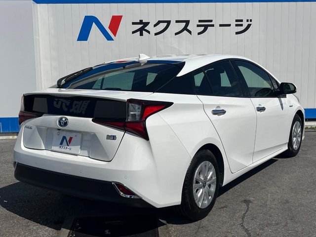 トヨタ プリウス