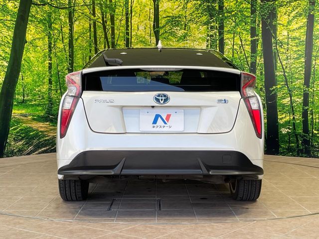 トヨタ プリウス