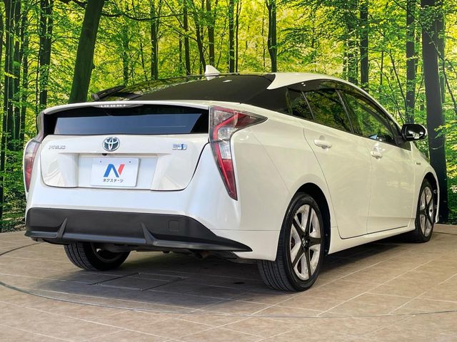 トヨタ プリウス