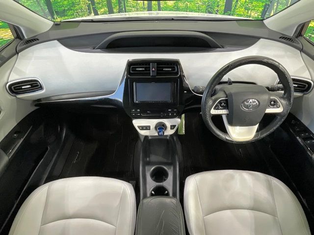 トヨタ プリウス