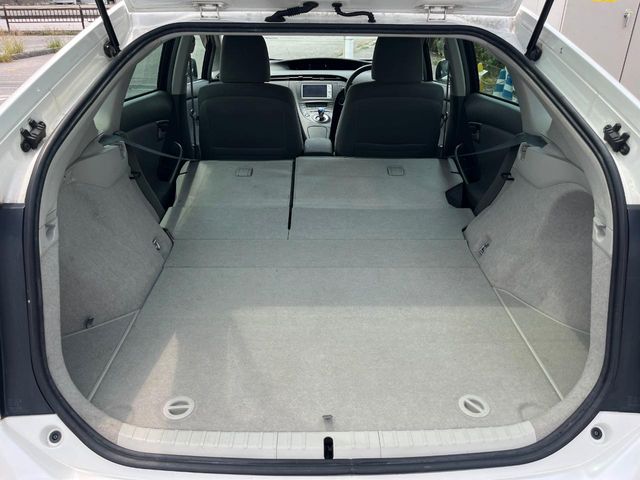 トヨタ プリウス