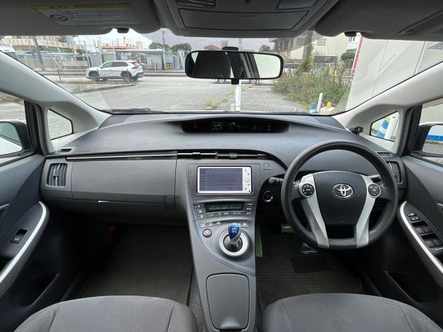 トヨタ プリウス