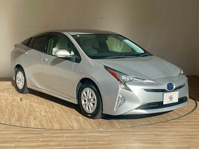 トヨタ プリウス